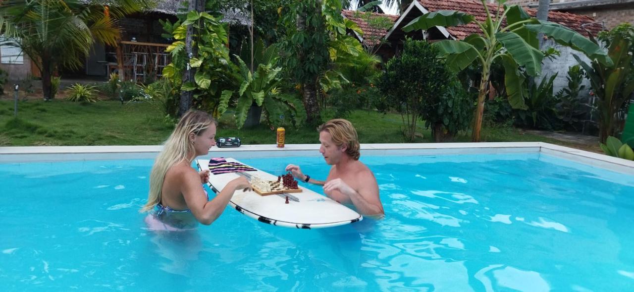 Surf Gangs Arugambay Hotel Vịnh Arugam Ngoại thất bức ảnh