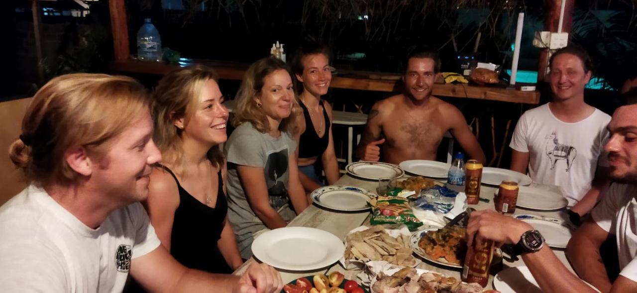 Surf Gangs Arugambay Hotel Vịnh Arugam Ngoại thất bức ảnh