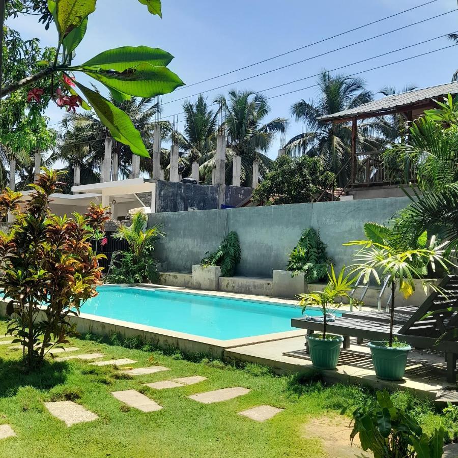 Surf Gangs Arugambay Hotel Vịnh Arugam Ngoại thất bức ảnh