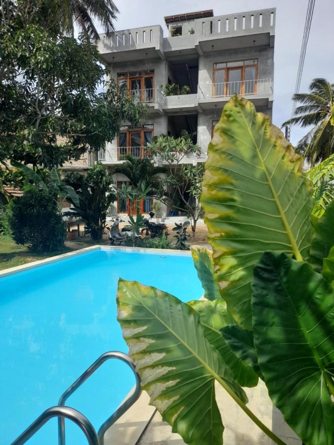 Surf Gangs Arugambay Hotel Vịnh Arugam Ngoại thất bức ảnh