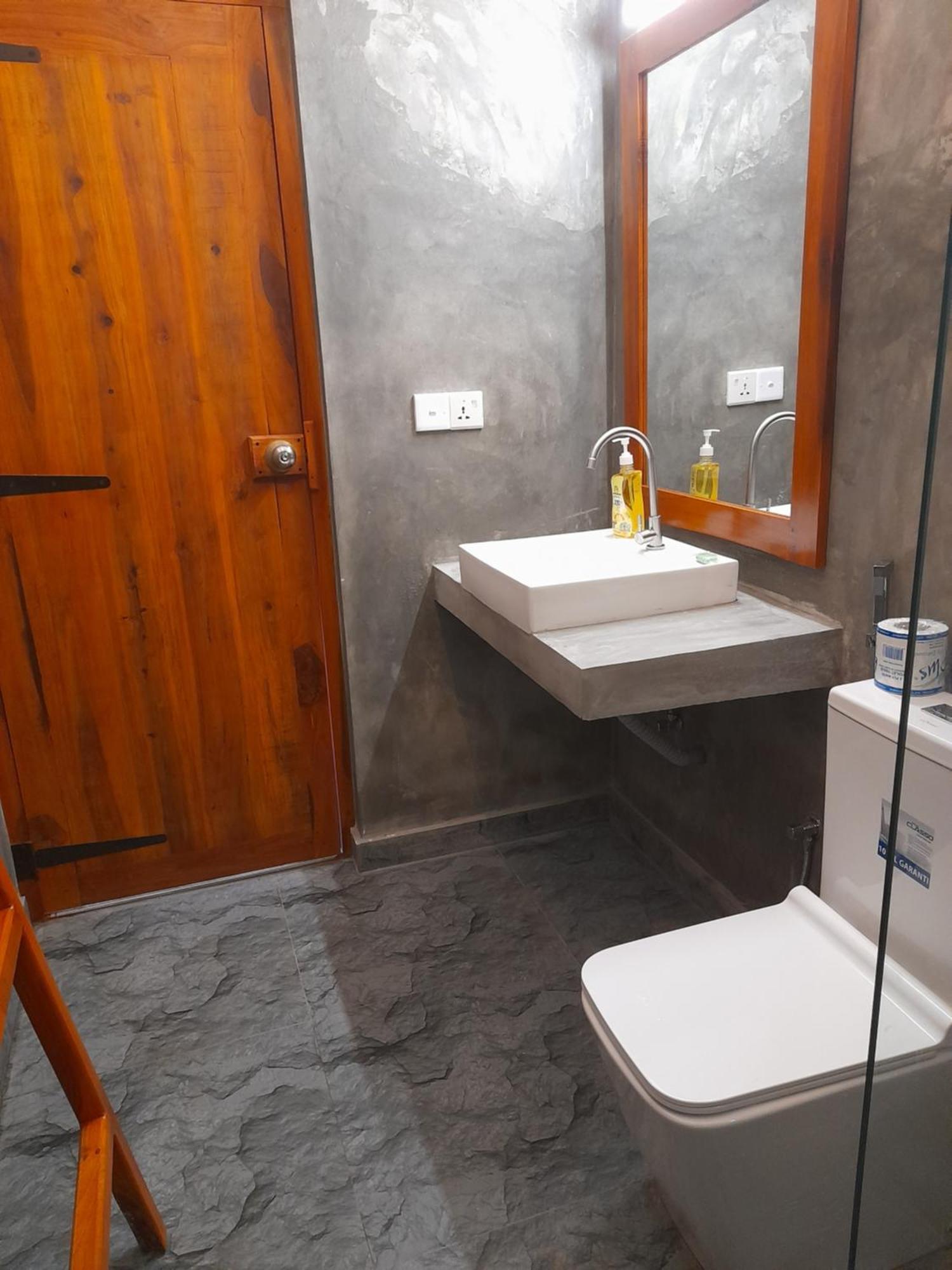 Surf Gangs Arugambay Hotel Vịnh Arugam Ngoại thất bức ảnh
