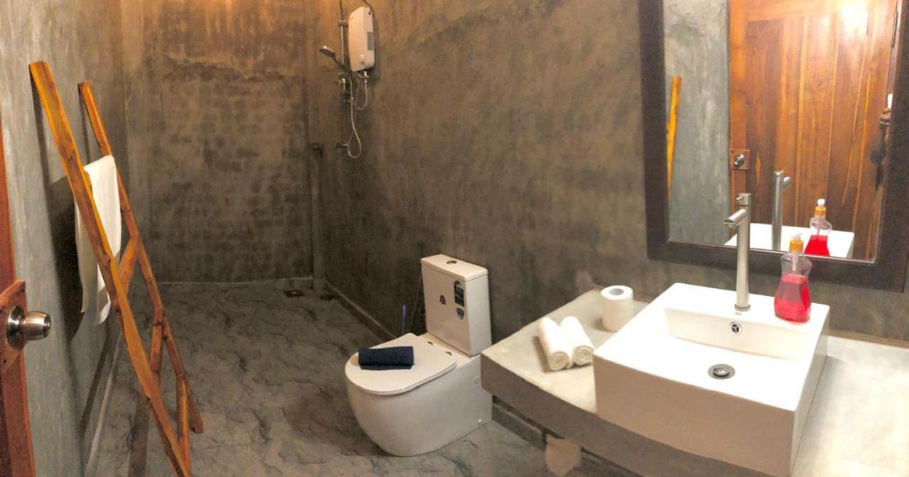 Surf Gangs Arugambay Hotel Vịnh Arugam Ngoại thất bức ảnh